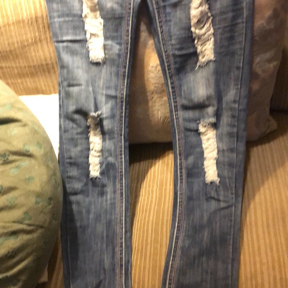 Distressed low rise jeans - Picture 3 of 9